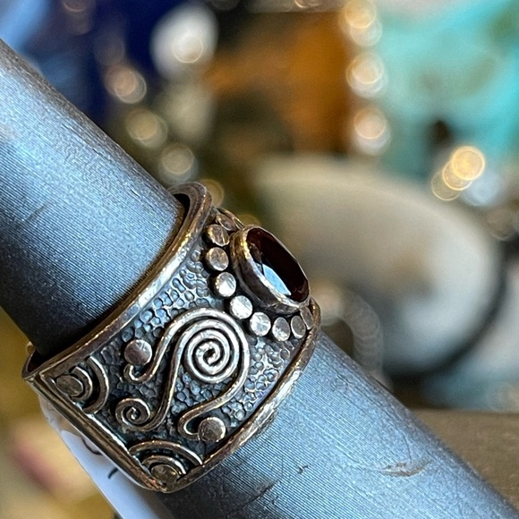 Handcrafted 925 Scrollwork Ring Wide Band w Center Stone - Picture 4 of 4